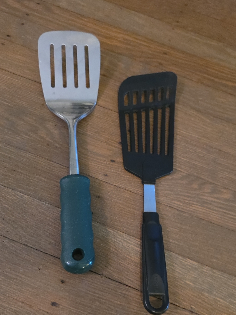 Farberware & Tefal: Slotted Turner Spatula Flipper Set in Green and Black